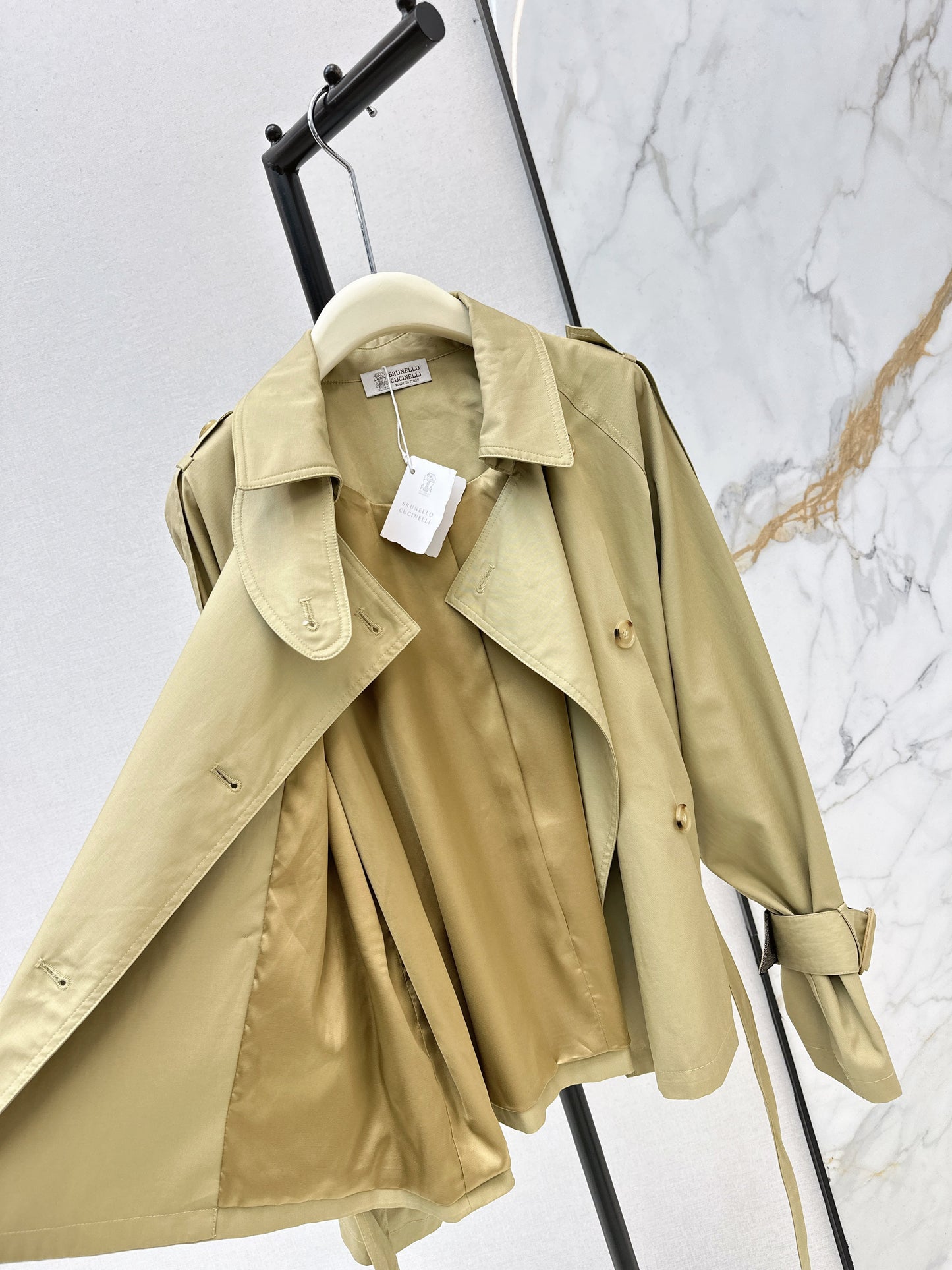 Short trench coat