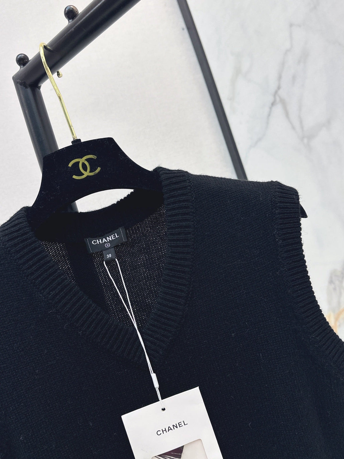 26FW New Métiers d'Art Collection V-Neck Knit Vest 🖤