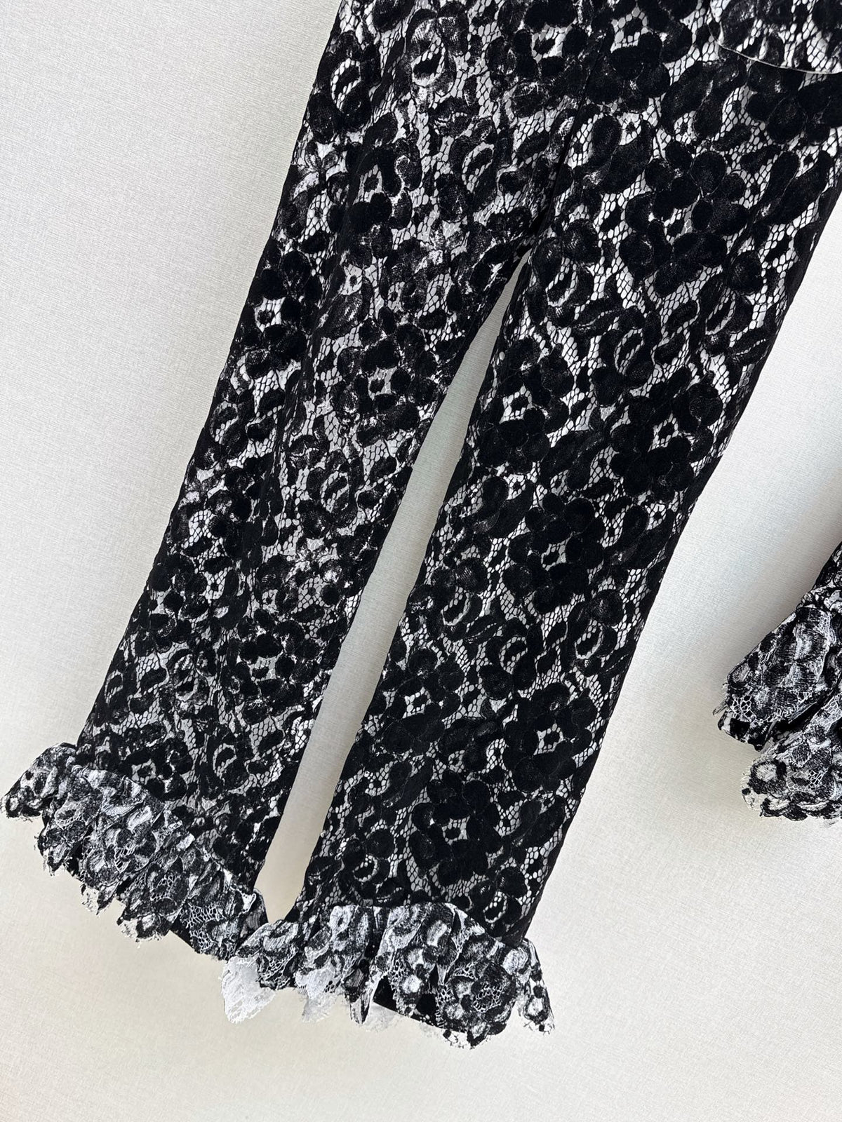 26FW New Custom Lace Flared Trousers 🖤