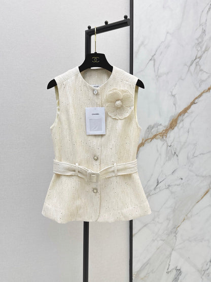 26FW New Sleeveless Knit Vest with 3D Floral Embellishment 🤍