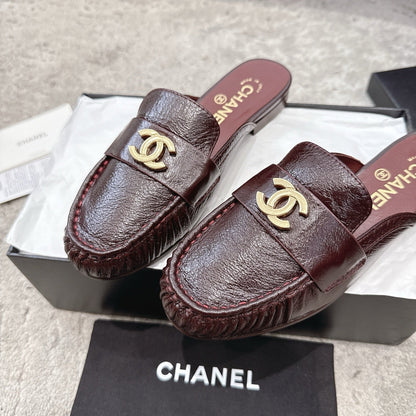 26FW New Pleated Flat Mule Mules – Vintage-Style Closed-Toe Slip-Ons