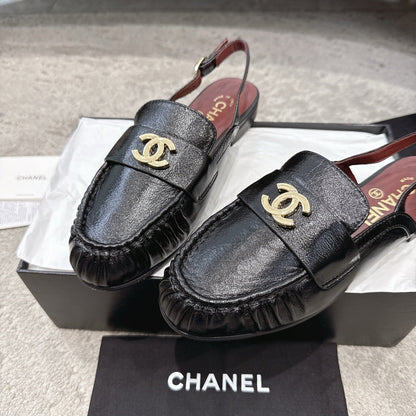 26FW New Pleated Flat Mules – Vintage-Style Closed-Toe Sandals