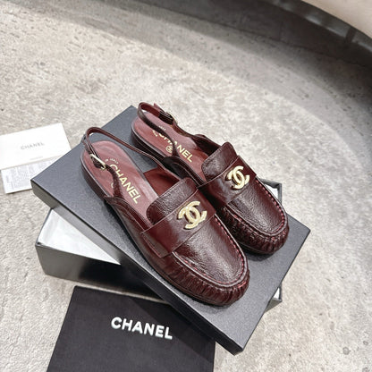 26FW New Pleated Flat Mules – Vintage-Style Closed-Toe Sandals