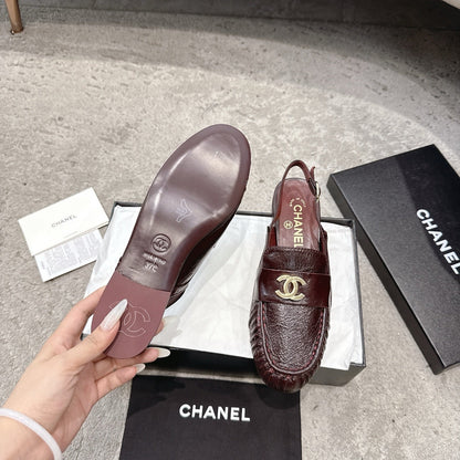 26FW New Pleated Flat Mules – Vintage-Style Closed-Toe Sandals