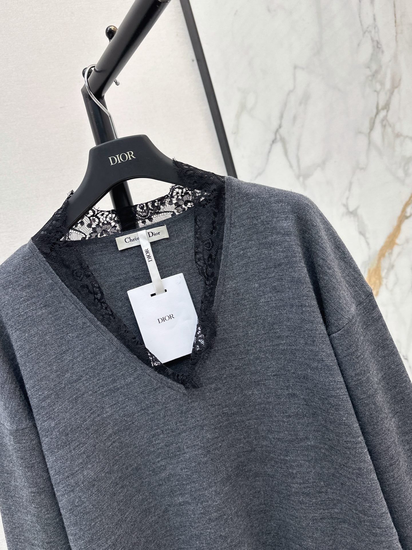 26FW New Cashmere Top with Lace-Panel V-Neck 🖤
