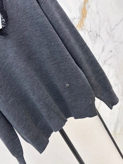 26FW New Cashmere Top with Lace-Panel V-Neck 🖤