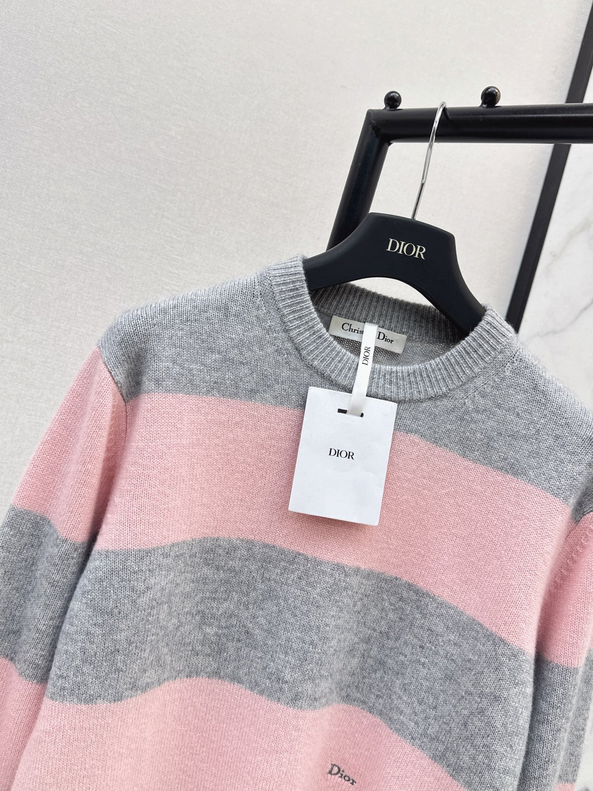 26FW New Grey-Pink Striped Crew-Neck Sweater 🤍
