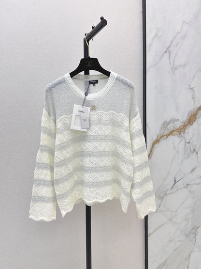 26FW Long-Sleeve Knit Top with Cut-Out Detail and New Logo Hardware 🤍