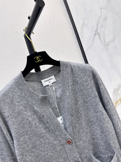 🔥Highest Quality🔥26FW New V-Neck Long-Sleeve Knit Cardigan 🩶