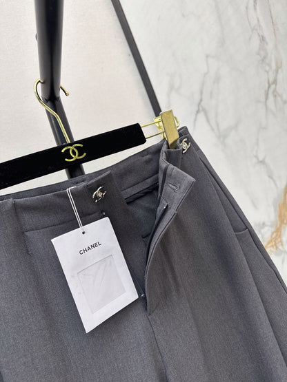 26FW Straight-Leg Wide-Leg Trousers with New Logo Hardware 🖤